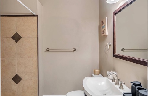 Mid-City House | Mardi Gras Haven: Cozy NOLA Vibe