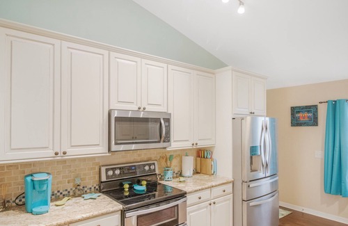 Gainesville House | Margaritaville Oasis: Pool + Fire Pit