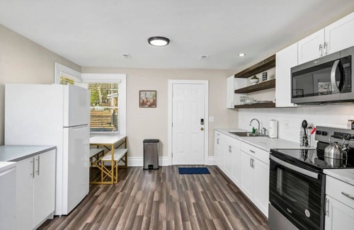 Earlewood Apartment | Margrave Retreat Unit 'A' | 2 BR 1BA