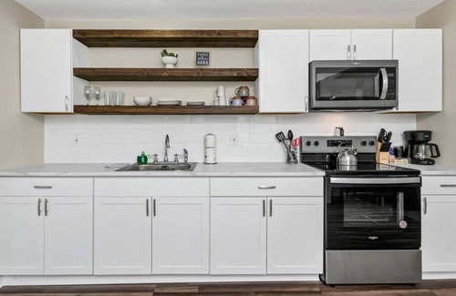 Earlewood Apartment | Margrave Retreat Unit 'A' | 2 BR 1BA