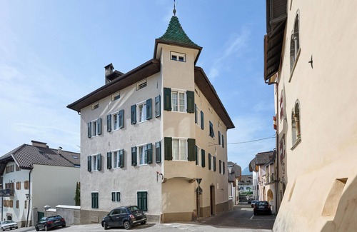 Caldaro Sulla Strada del Vino Apartment | Maria: Im Herzen von Kaltern. Saniert, Innenhof, Parkplatz und Viel Platz