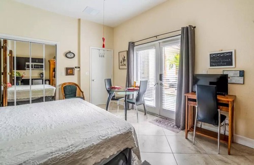 Wellington House | Maria of Spain Guest Suite 6 min to Wellington Equestrian Area