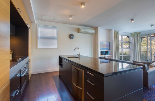 Frankton Apartment | Marina 3 Bdrm Apartment with Views