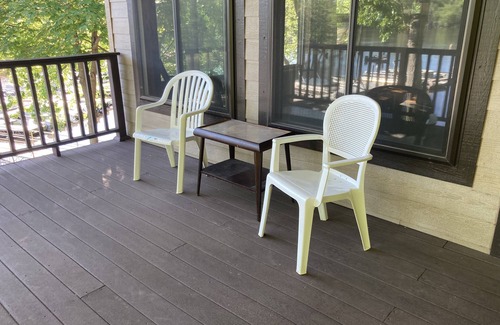La Crosse Apartment | Marina getaway located on the back sloughs of the mighty Mississippi.