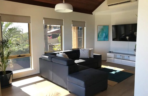 Beresford Apartment | Marina Luxury Apartment with Ocean Views Beresford
