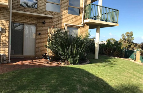 Beresford Apartment | Marina Retreat Geraldton - Centrally Located in Garden Setting