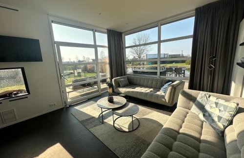 Olburgen House | Marina Strandbad Chalet Refugium mit Zaun Haus Nr 95