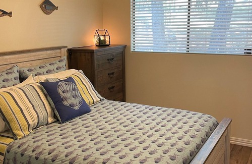 Cape Royale House | Marina View Entire house Furnished deck - lake & marina views + parking - 2 cars