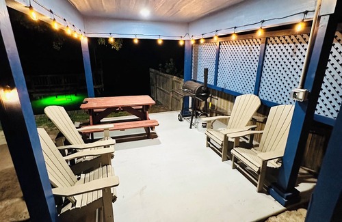 Arroyo City Cabin | Marina’s Cozy Cottage. Family friendly with cold AC in summer and warm winters!