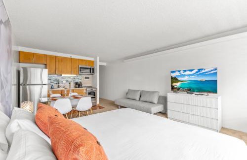 Waikiki Apartment | Marine Surf 18FL Newly Renovated - Free Parking