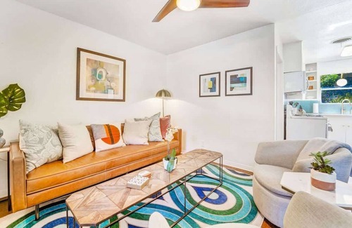 Greater South River City House | Mariposa B | Bright Stay + Sleeps 5 & Patio