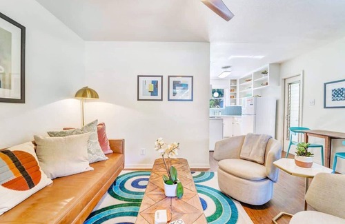 Greater South River City House | Mariposa B | Bright Stay + Sleeps 5 & Patio