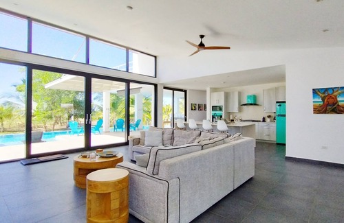 El Jobo House | Mariposa Blanca Playa Lajas Large Modern Beach House