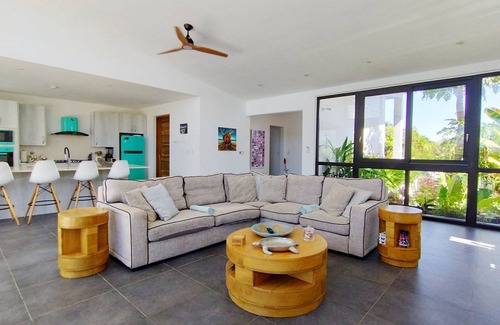 El Jobo House | Mariposa Blanca Playa Lajas Large Modern Beach House