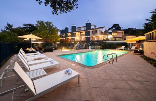 Munras Avenue Hotel | Mariposa Inn and Suites