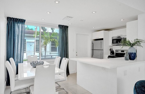 West Avenue Apartment | Maritime Suite 2BD/2BA South Beach Villa Monaco