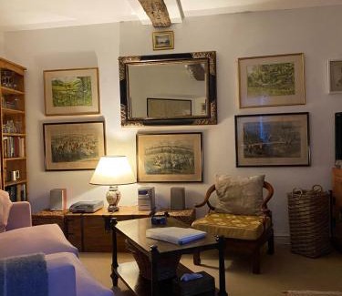 Tetbury House | Market Place Cottage, Tetbury, Cotswolds Grade II Central location