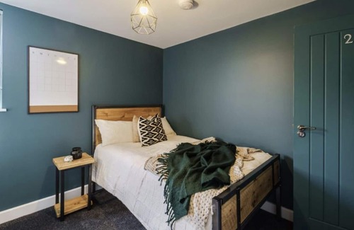 Coventry House | Marlborough House - 5 Bed 5 Bath Corporate Stay