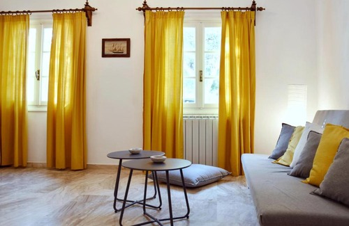 Marpissa House | Marpissa's center house