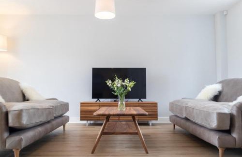 Worksop House | Marquesa - Modern dog-friendly barn on a country estate