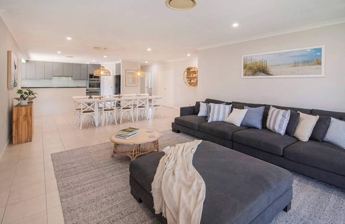Quindalup House | Marshall En Pointe Modern Charm by Quindalup Beach