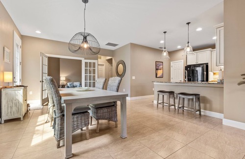 Palmer Ranch House | Marshe Point Retreat - 2 Beds, Tennis and Pool by Gulfcoast Holiday Homes!