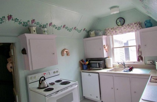 East Chop House | Martha's Vineyard Oak Bluffs East Chop Summer Vacation Rental Home 4 Bedroom