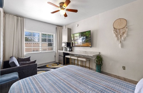 Flamingo/Lummus Hotel | Marvelous hotel with AC in vibrant Miami Beach 2 minutes walking to Beach fumes