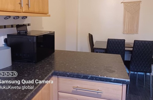 Newark upon Trent Apartment | Marvyn-Five House- Huku Kwetu