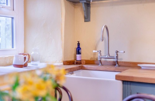 Hebden House | Maryan Cottage - Two Bedroom House, Sleeps 4