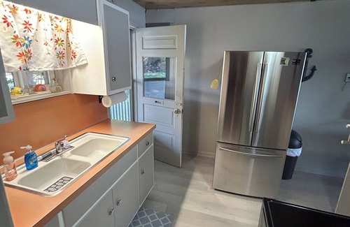Shipshewana House | Mary’s Cottage - 1-bedroom house on Fish Lake in Shipshewana