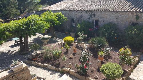 Saint-Andre-de-Cruzieres Apartment | Mas de la berlusiere chambres d hotes en ardeche du sud