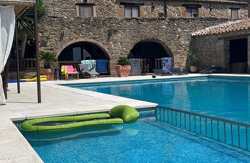 Cistella House | Mas du XVII eme siècle, 1000m2, parking, wifi, swimming pool, outdoor jacuzzi, 18 pax