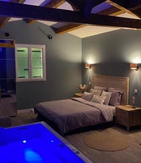 Pas du Loup House | Mas Hinaiti - Suite romantique avec Spa et écran géant de cinéma