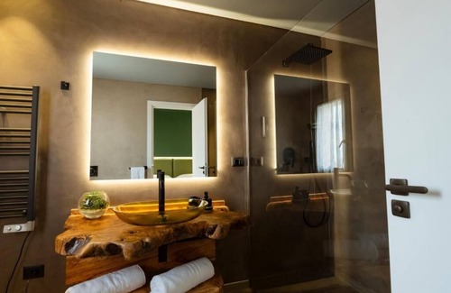 Briatico Apartment | Master bedroom with terrace