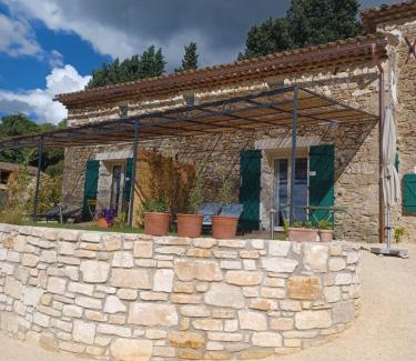 Cornillon Bed & Breakfast | Mas Les Escourtades Chambres d'hôtes
