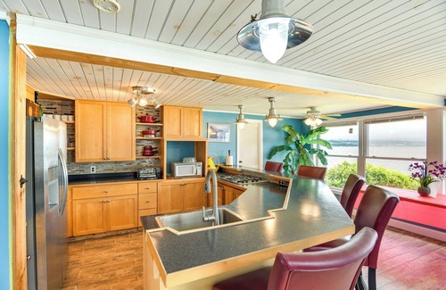 Somerset House | Massachusetts Vacation Rental: 5 Mi to Fall River