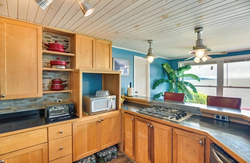Somerset House | Massachusetts Vacation Rental: 5 Mi to Fall River