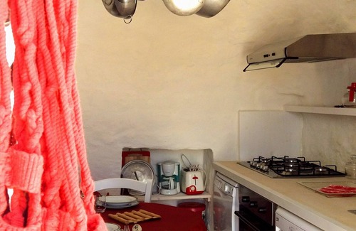 Cisternino Apartment | MASSERIA POESIA-DIMORA ROSSA-TRULLI-vacation-pool supervista-valle d'Itria