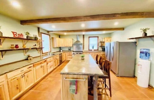 Dixon Cabin | MASSIVE 5 BED WATERFRONT COZY CABIN GETAWAY!