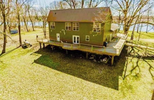 Dixon Cabin | MASSIVE 5 BED WATERFRONT COZY CABIN GETAWAY!