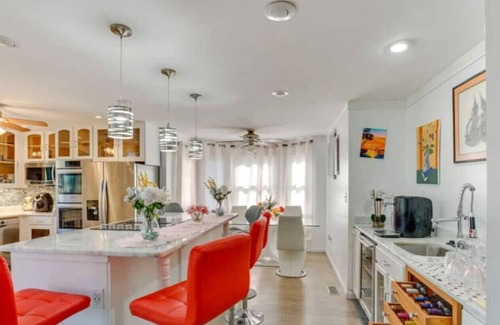 Harrisburg House | Massive 6 bedroom with Hot Tub!