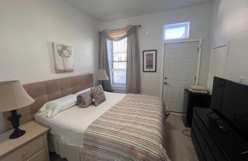 West New York Apartment | Massive 7-Bedroom 4-Bathroom Duplex 20 min to NYC