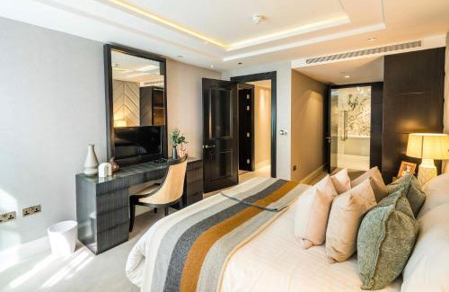 West Kensington Apartment | Massive duplex luxury apartment on Kensington Highstreet
