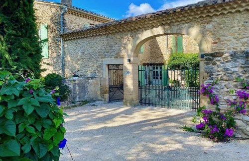 Valreas Bed & Breakfast | Mastignac Chambre d'hôte