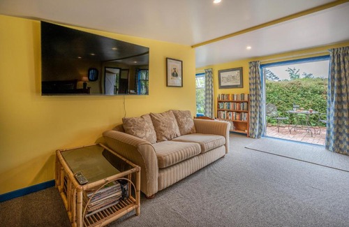 Port Levy House | Matagouri Cottage - Port Levy Holiday Home