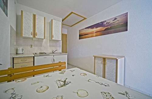 Pomena Apartment | Matana Pomena - A3 One-Bedroom Apartment with Balcony and Park View