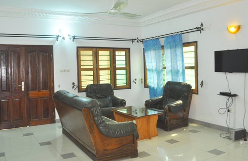 Littoral Department Apartment | MATHY Residence a three bedroom lounge