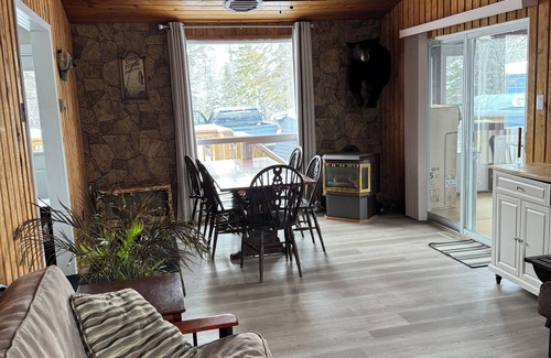 St. Andrews Cabin | Matlock Cabin- Lake Winnipeg Retreat