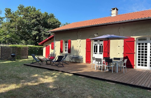 Leon House | MATOUNE pleasant, 4/6 person house near Lake Leon